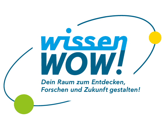 Logo von wissen WOW! – Raum zum Entdecken, Forschen und Zukunft gestalten in blauer Schrift mit bunten Punkten.